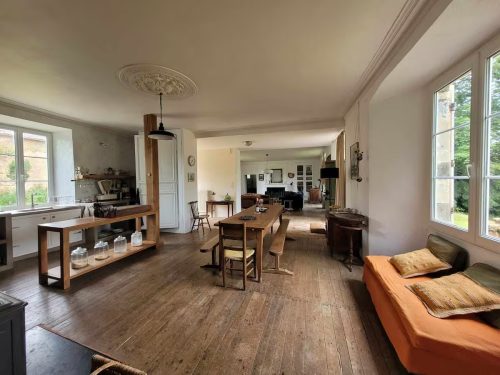 Cuisine et vue sur le salon